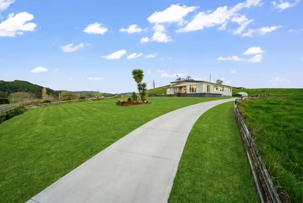 Photos of 160 Jamieson Road