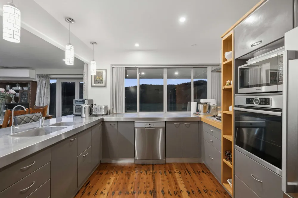 Photos of 160 Jamieson Road