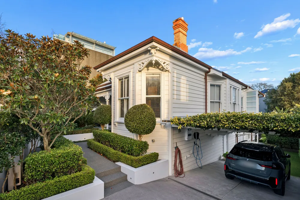 Photos of 43 Birdwood Crescent