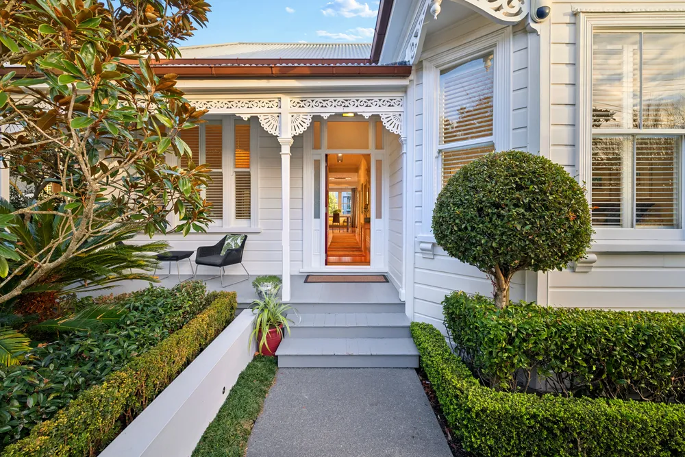 Photos of 43 Birdwood Crescent