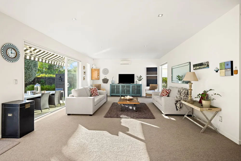 Photos of 52 Paraoa Crescent