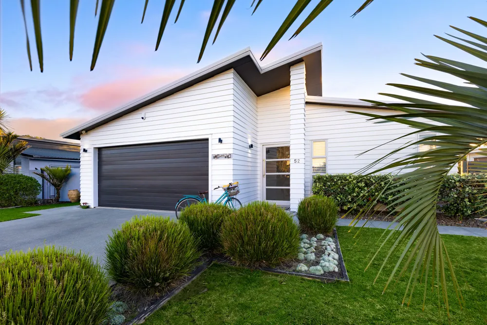 Photos of 52 Paraoa Crescent