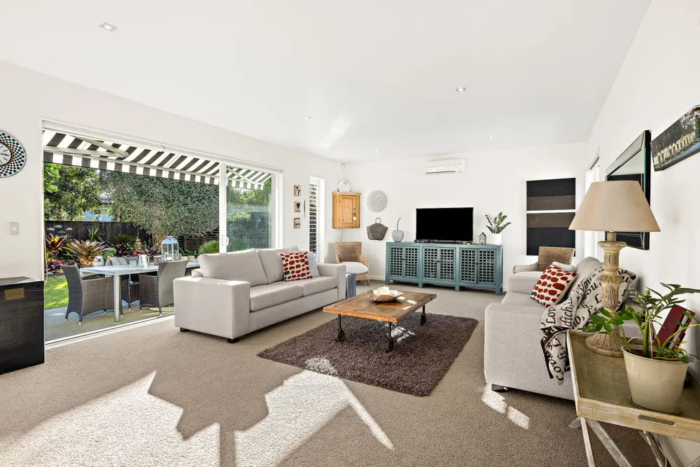 Photos of 52 Paraoa Crescent