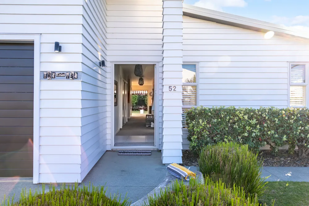 Photos of 52 Paraoa Crescent