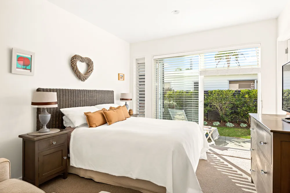 Photos of 52 Paraoa Crescent