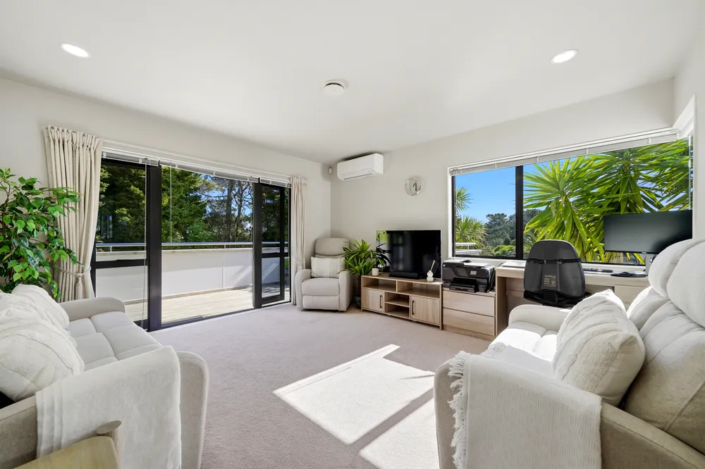 Photos of 11 Pigeonwood Lane
