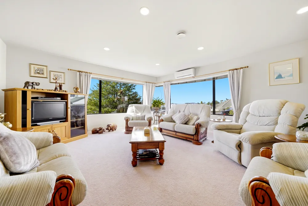 Photos of 11 Pigeonwood Lane