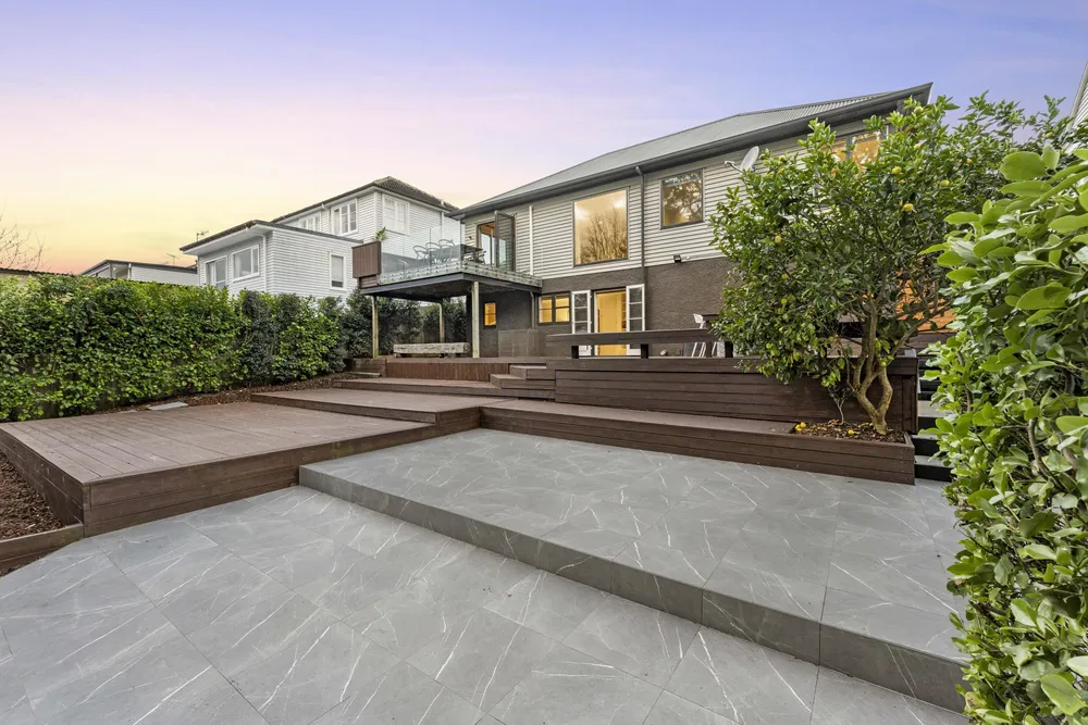 Photos of 52 Lingarth Street