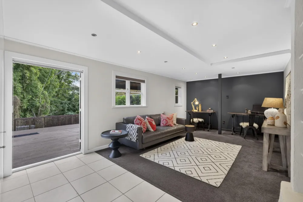 Photos of 52 Lingarth Street