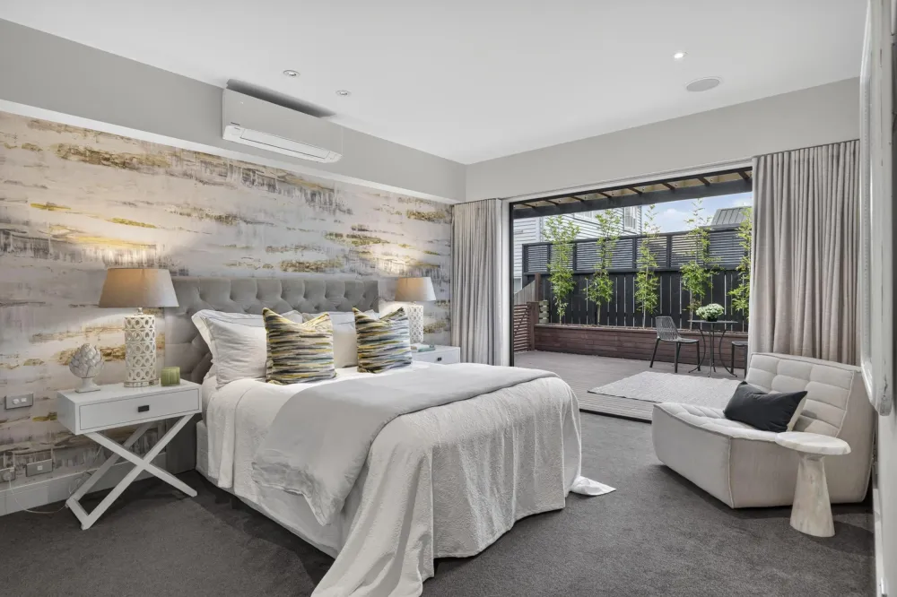Photos of 52 Lingarth Street
