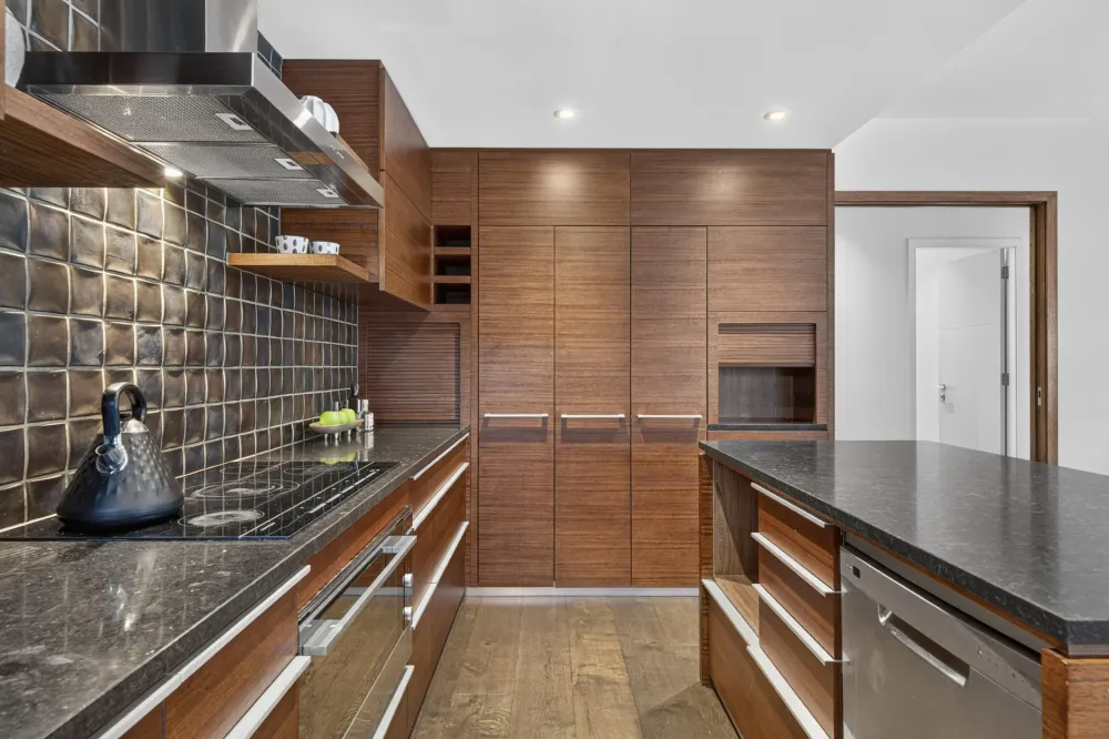Photos of 52 Lingarth Street