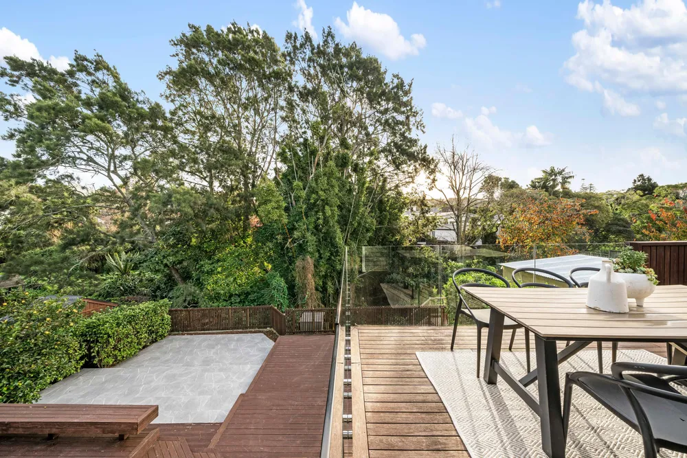 Photos of 52 Lingarth Street