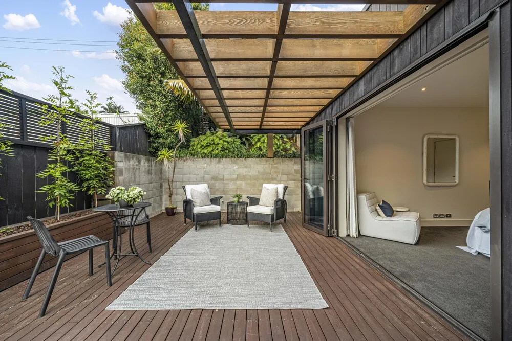 Photos of 52 Lingarth Street