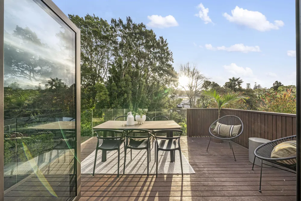 Photos of 52 Lingarth Street