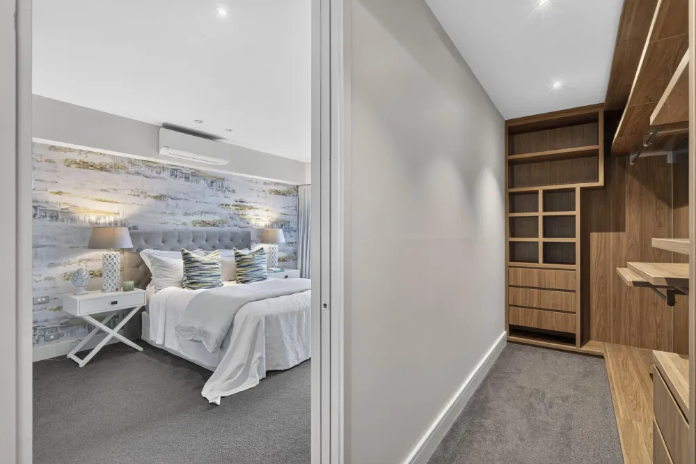 Photos of 52 Lingarth Street