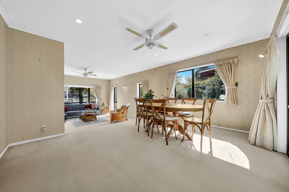 Photos of 16 Landsberg Way