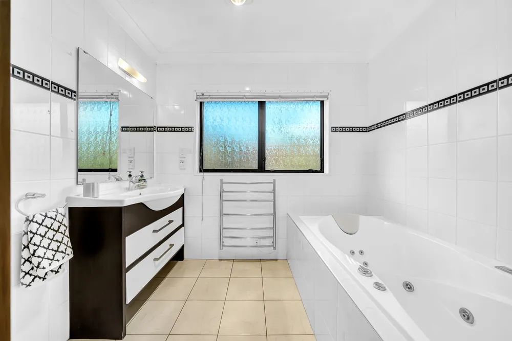 Photos of 16 Landsberg Way