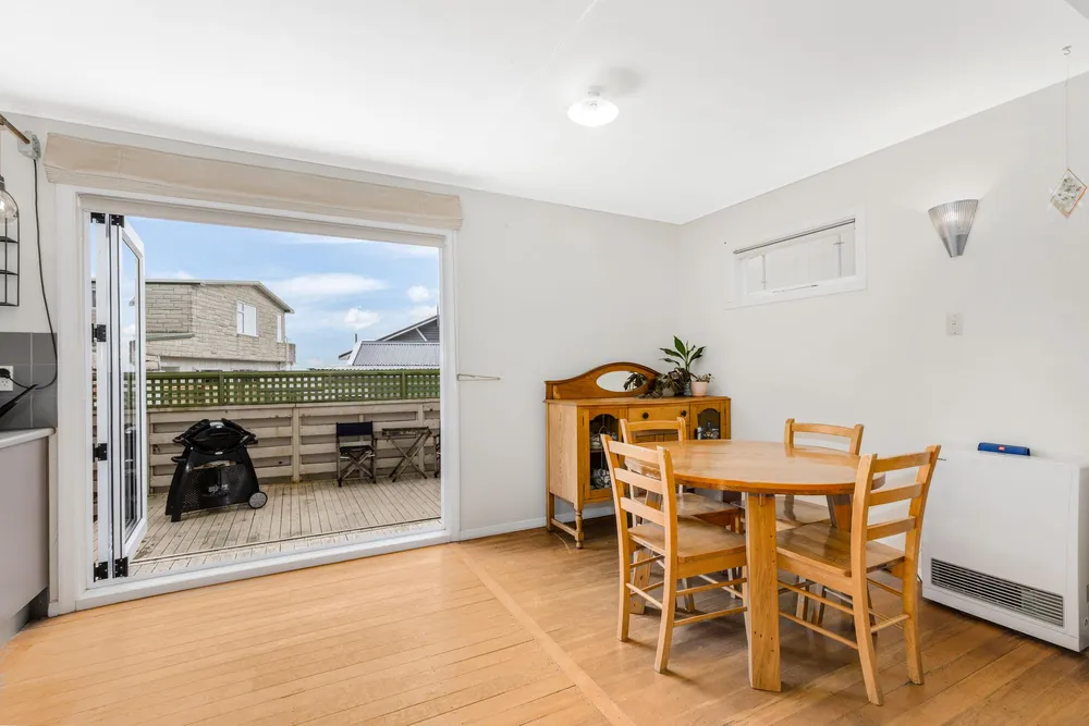 Photos of 82 Muritai Road