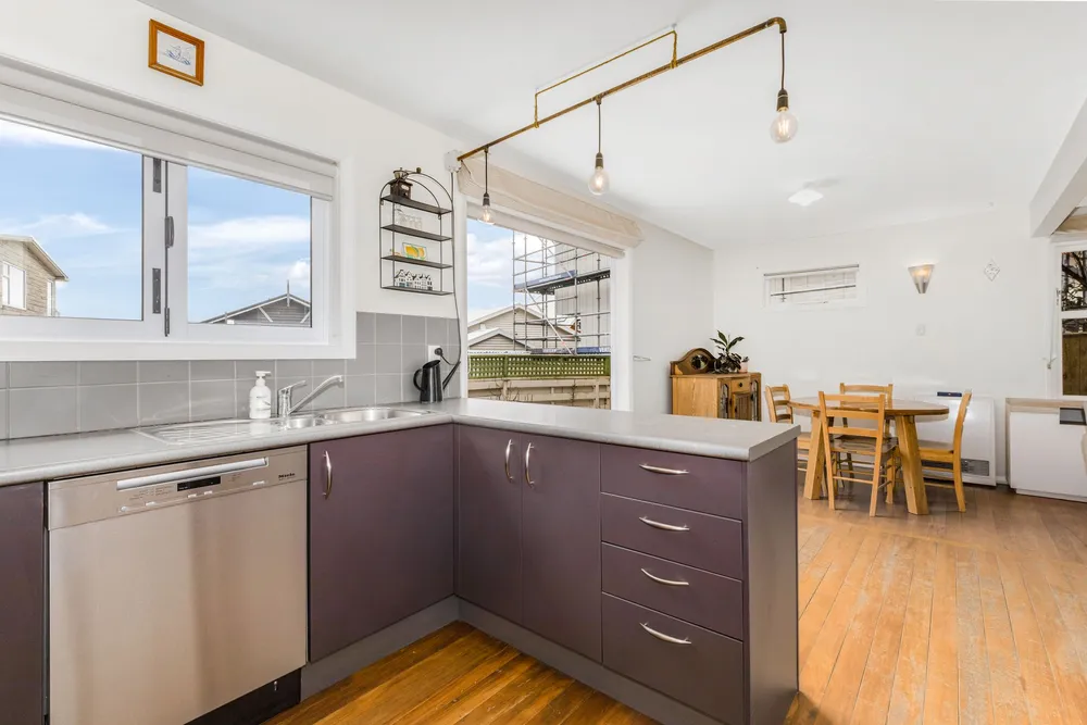 Photos of 82 Muritai Road