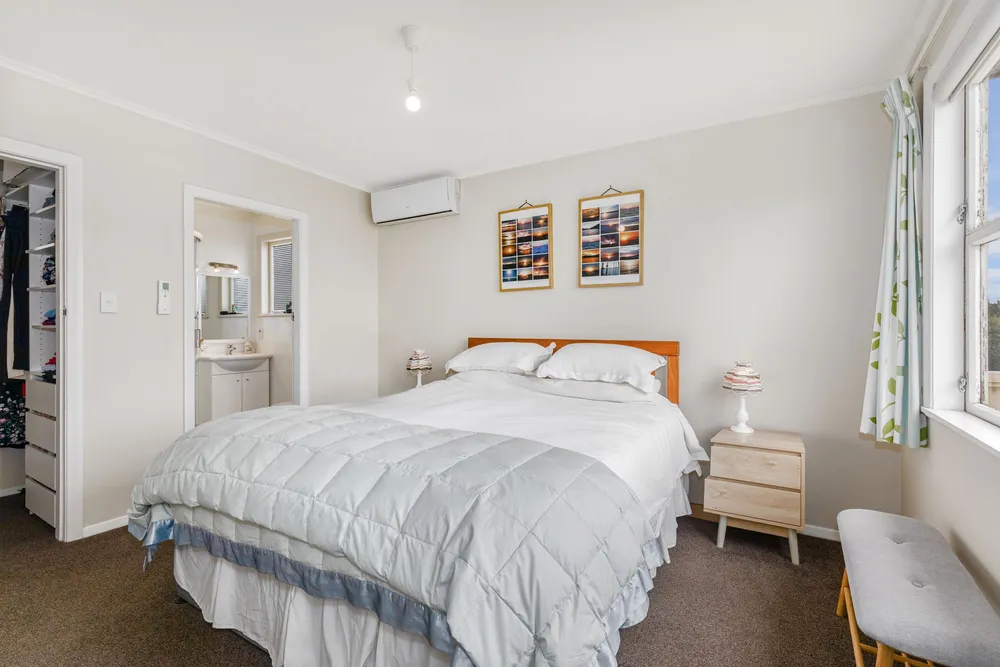 Photos of 82 Muritai Road