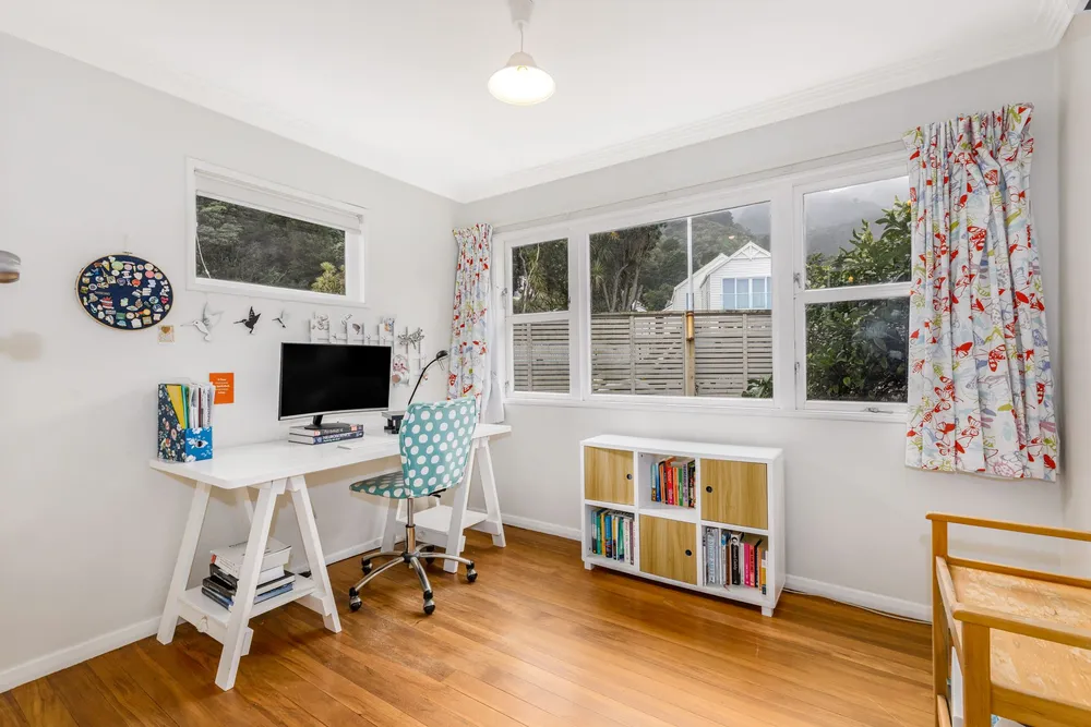 Photos of 82 Muritai Road
