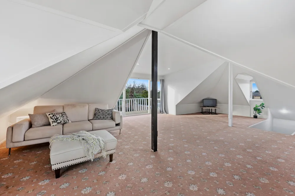 Photos of 32 Kimpton Road