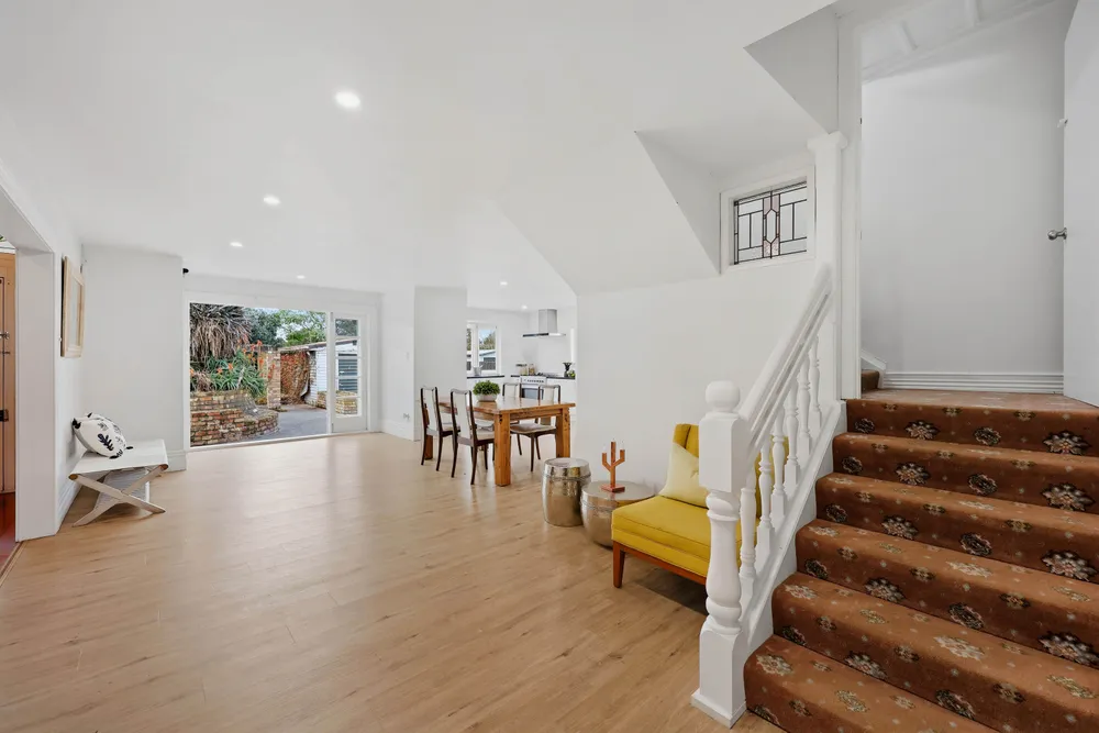 Photos of 32 Kimpton Road