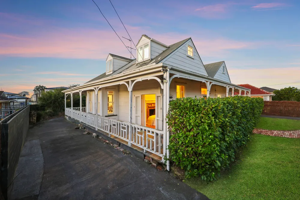Photos of 32 Kimpton Road