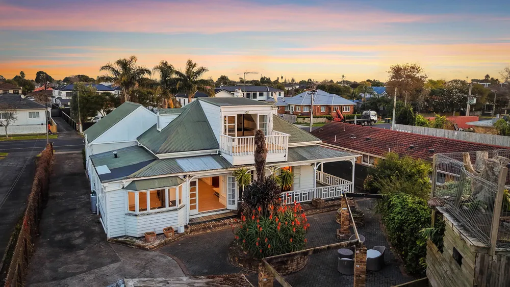 Photos of 32 Kimpton Road
