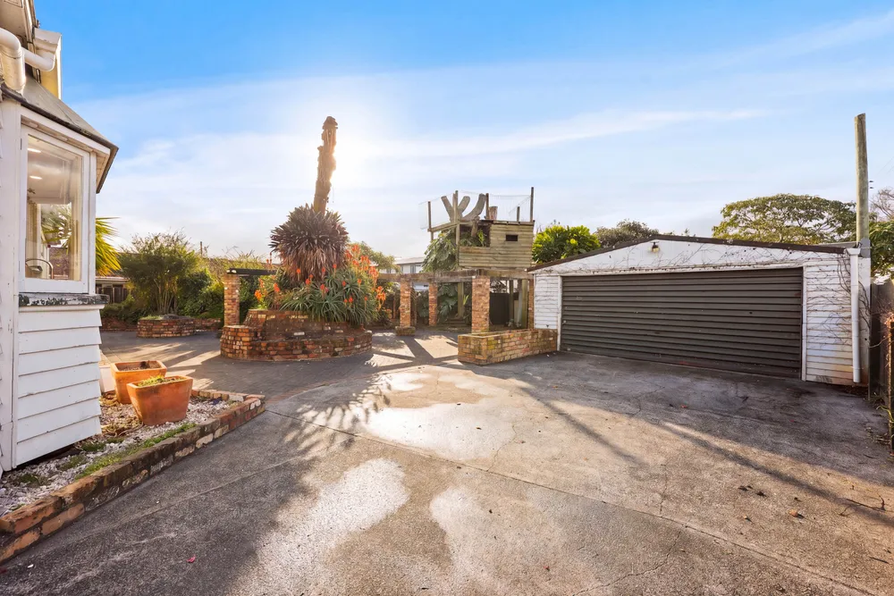 Photos of 32 Kimpton Road