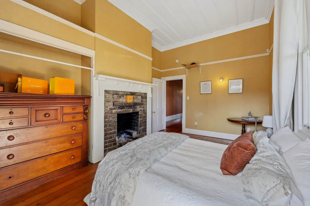 Photos of 32 Kimpton Road