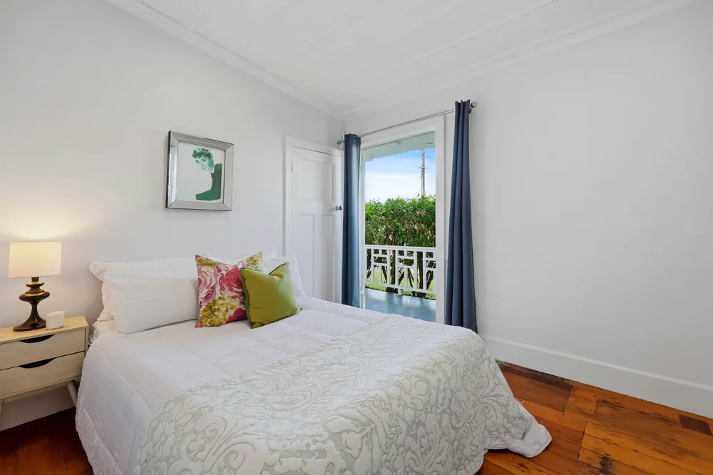 Photos of 32 Kimpton Road