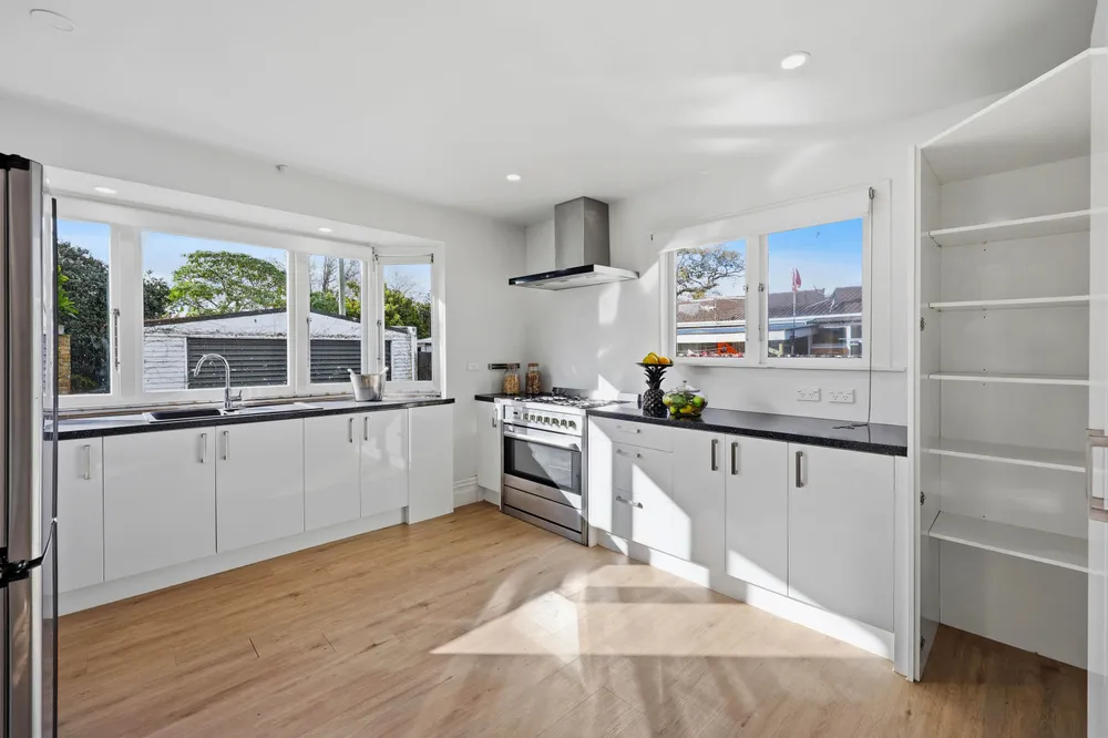 Photos of 32 Kimpton Road