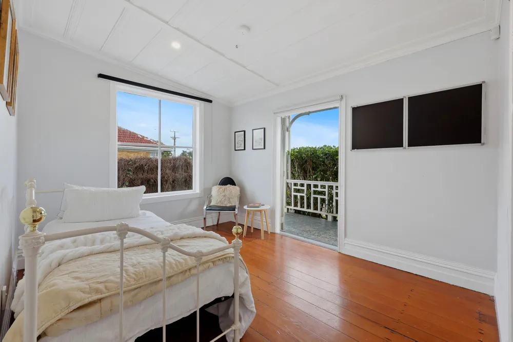 Photos of 32 Kimpton Road