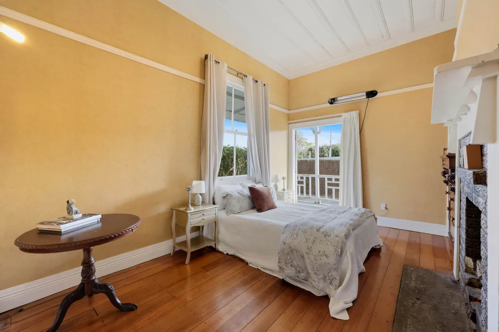 Photos of 32 Kimpton Road