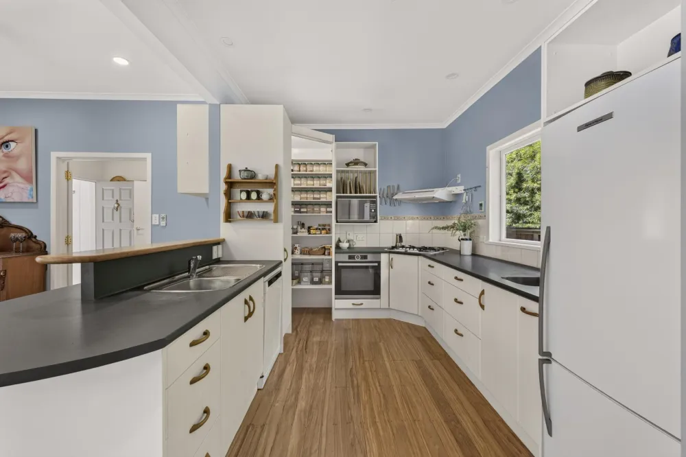 Photos of 27 Combes Road