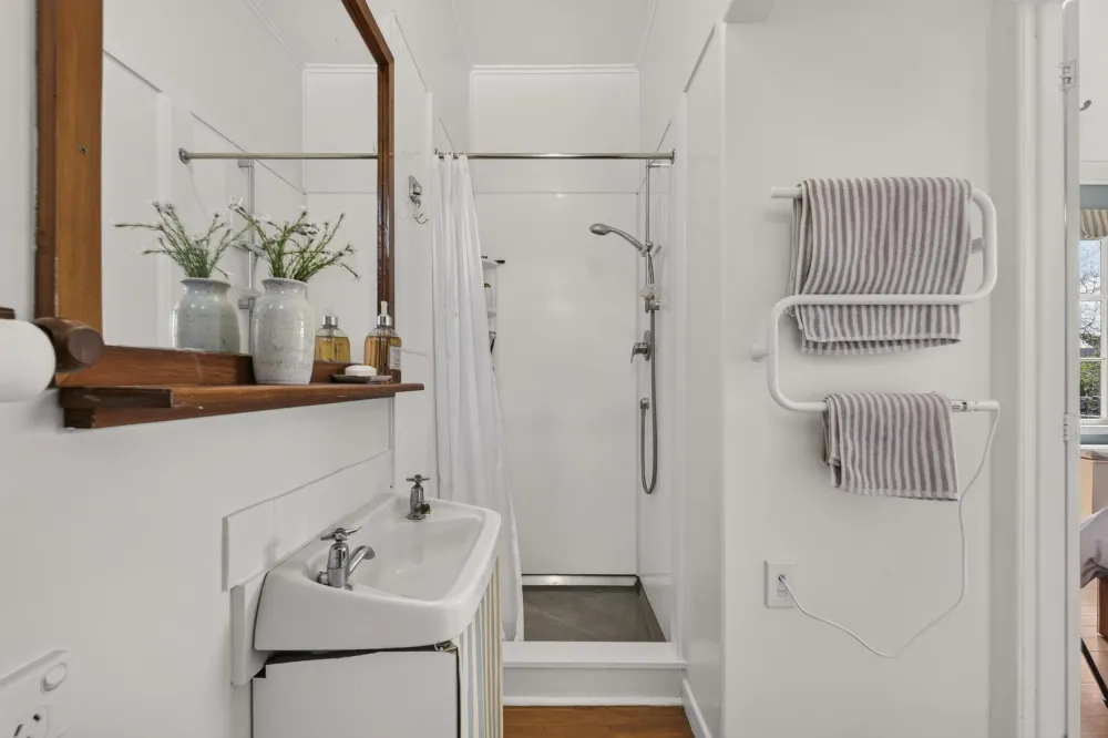 Photos of 27 Combes Road