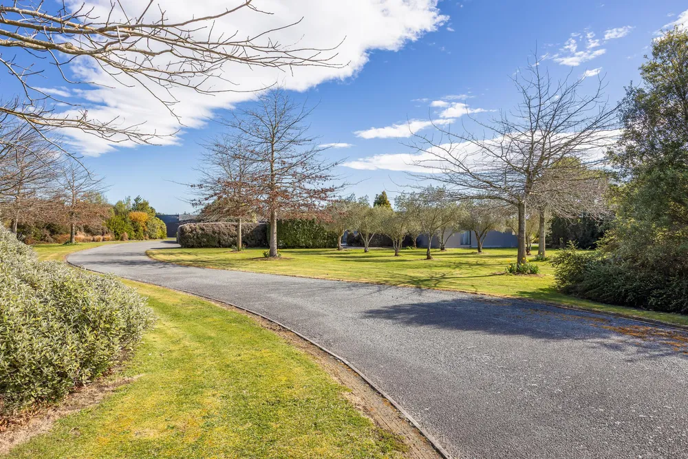 Photos of 1427 Tram Road