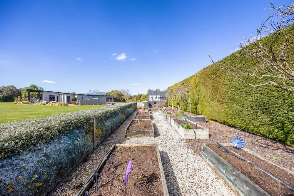 Photos of 1427 Tram Road