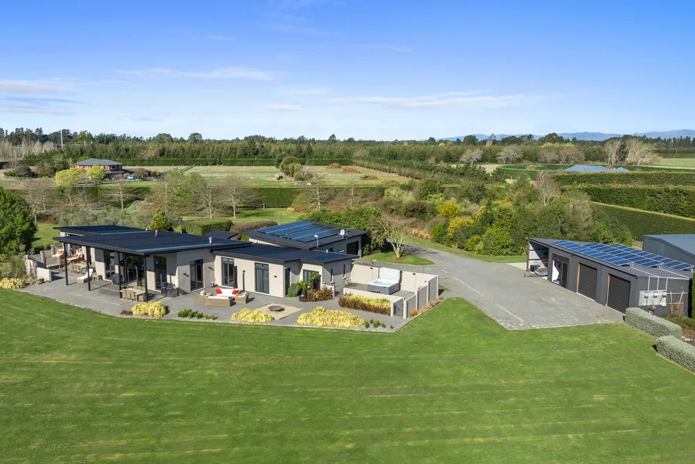 Photos of 1427 Tram Road