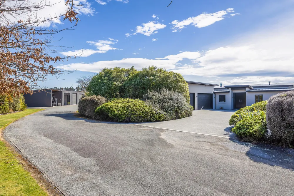 Photos of 1427 Tram Road