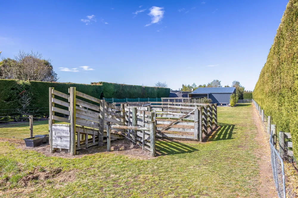 Photos of 1427 Tram Road