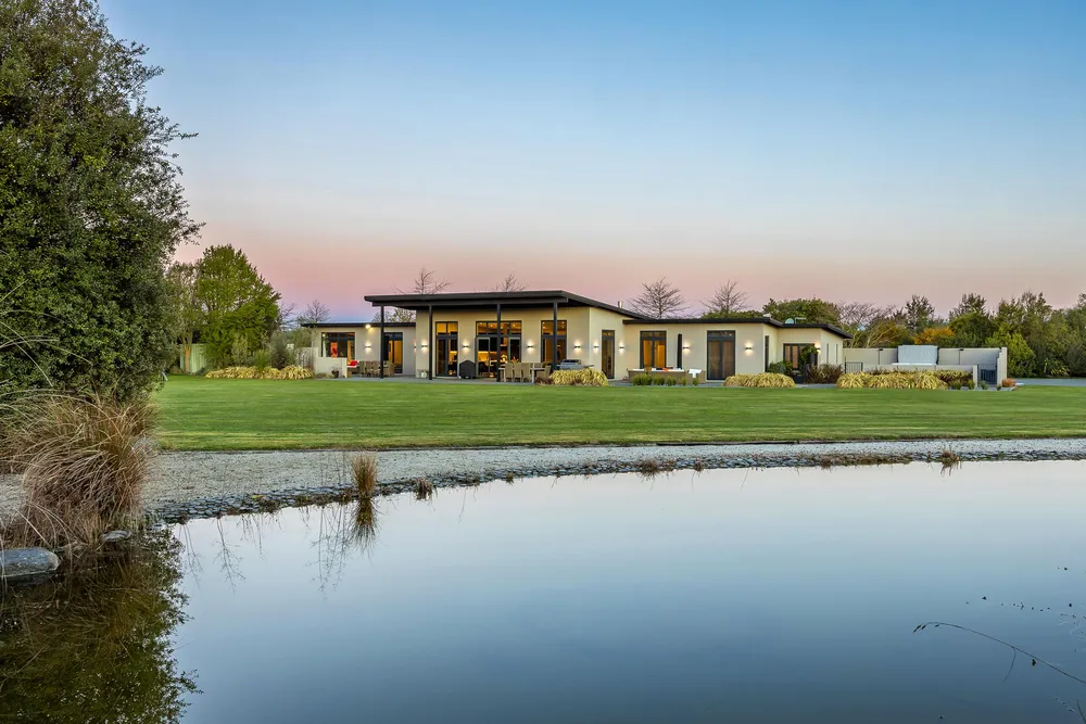 Photos of 1427 Tram Road