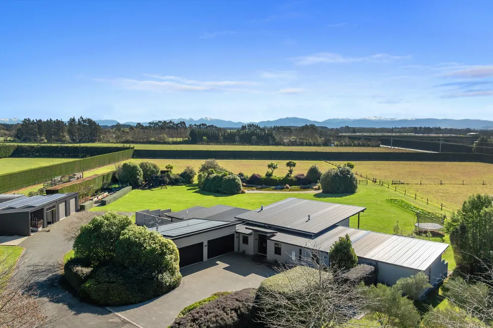 Photos of 1427 Tram Road