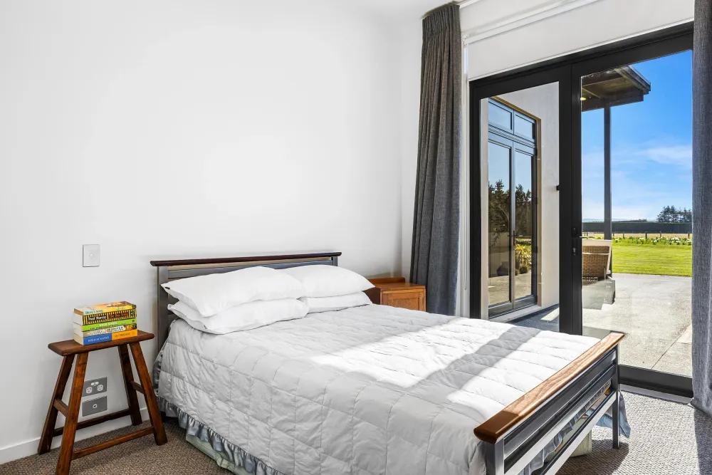 Photos of 1427 Tram Road