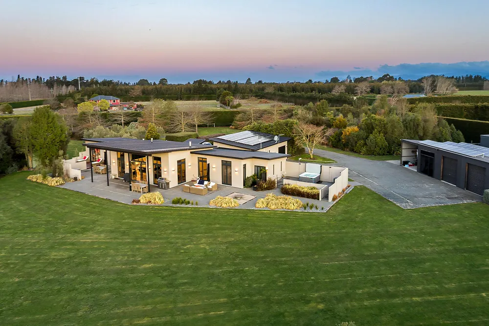 Photos of 1427 Tram Road