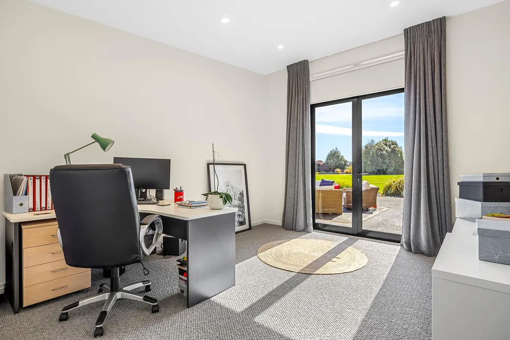 Photos of 1427 Tram Road