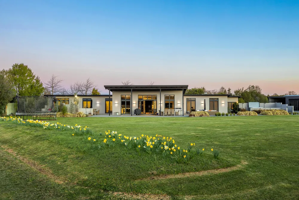 Photos of 1427 Tram Road