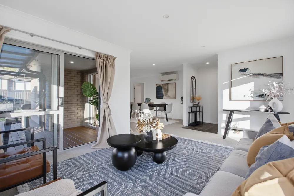 Photos of 269 Lakes Boulevard