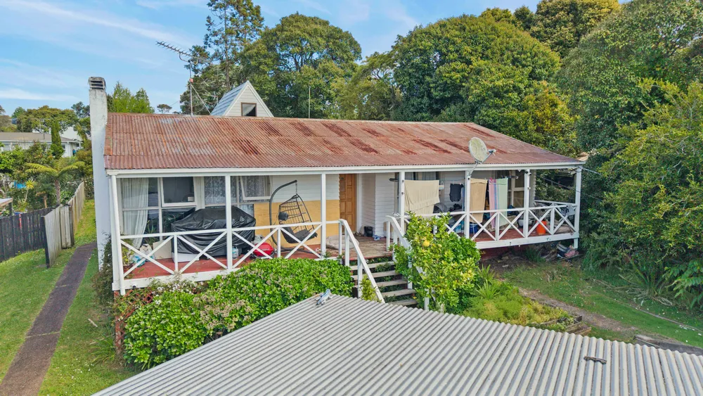 Photos of 31 Eskdale Road